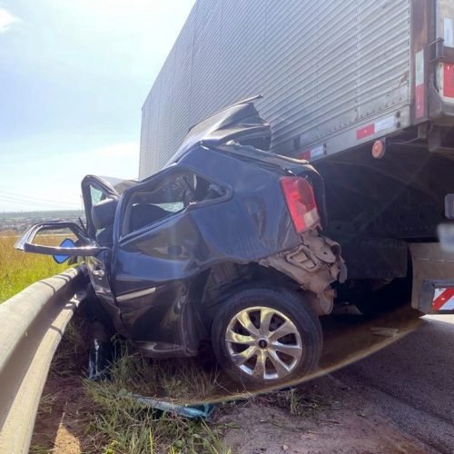MOTORISTA SAI ILESO APÓS TER CARRO ESMAGADO POR CAMINHÃO NA BR-230, EM SANTA RITA: ‘MINHA DÍVIDA COM DEUS JÁ TÁ GRANDE’