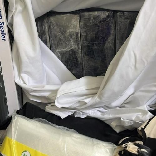 POLÍCIA FEDERAL PRENDE MULHER NO AEROPORTO CASTRO PINTO COM 26 KG DE HAXIXE