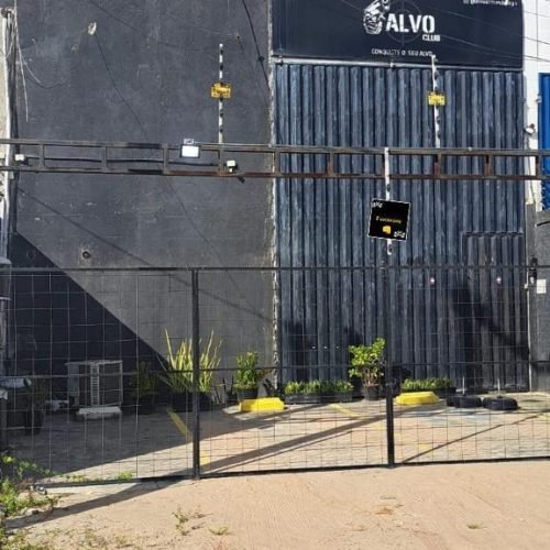 Bandidos arrombam parede e roubam armas de clube de tiro em Cabedelo