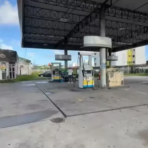 Criminosos tentam explodir cofre de posto de combustíveis no Valentina