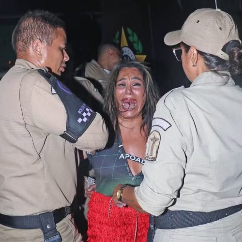 Mulher é presa após morder pessoas em camarote da Sapucaí