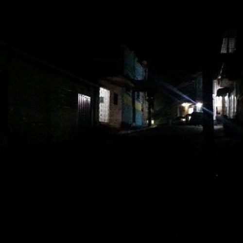 Moradores temem perigo em ruas sem iluminação no Centro da cidade