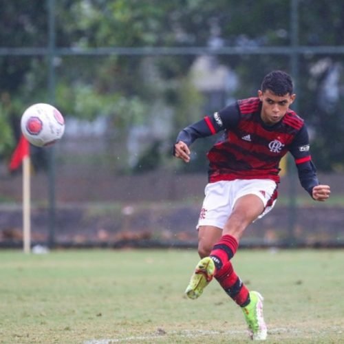 Dupla de garotos sai de Santa Rita em busca de sonho no Flamengo