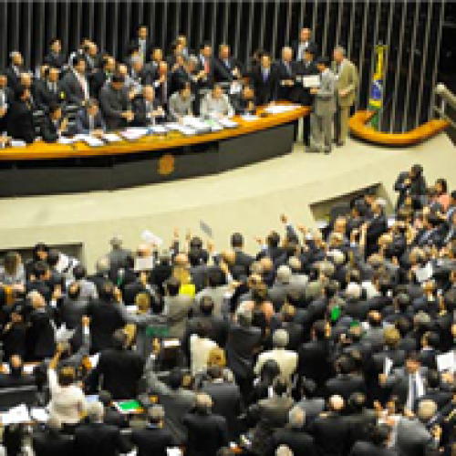 SENADO APROVA PROJETO QUE MANTÉM DOAÇÕES DE EMPRESAS PRIVADAS PARA CAMPANHAS ELEITORAIS