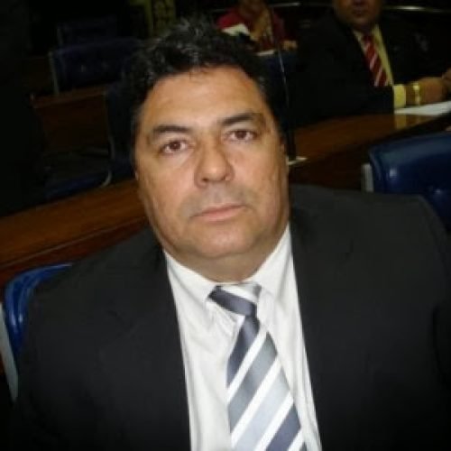 Deputado Antônio Mineral é vaiado ao defender Ricardo