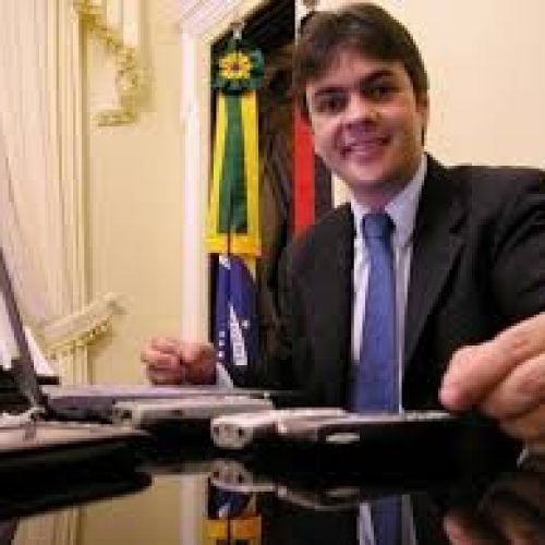 Cássio insinua que Ibope favoreceu Dilma em pesquisa por contratos com o Governo Federal
