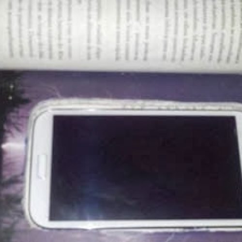 Operação flagra celulares dentro de livros em penitenciária da Paraíba