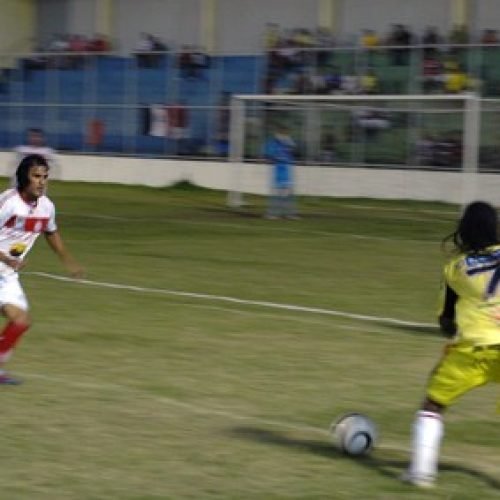 Santa Cruz e Esporte-P empatam sem gols e adiam definição da 2ª divisão do Paraibano.