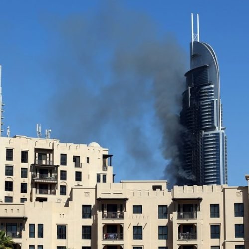 Focos de incêndio continuam ativos no hotel em Dubai