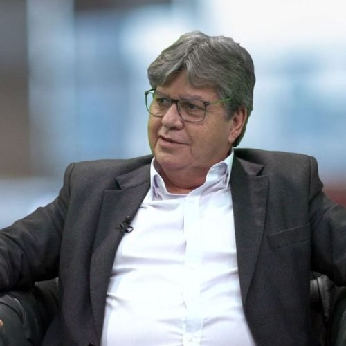 João Azevêdo anuncia concurso com mil vagas para a área da Educação