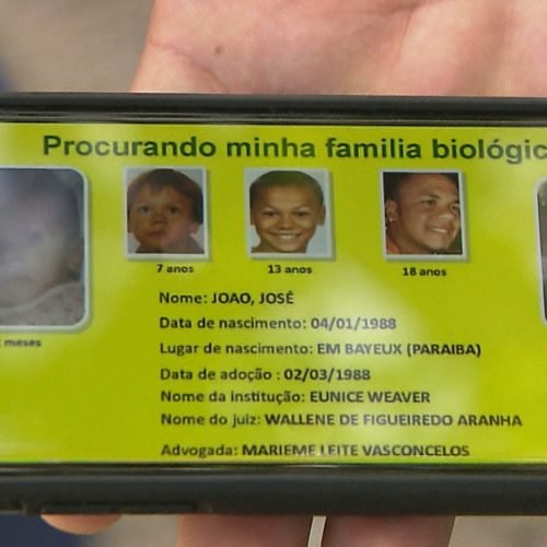 Paraibano adotado por franceses em Bayeux, PB, procura família biológica no Brasil