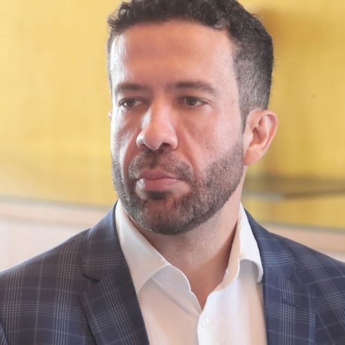Janones poderá ter alta em 48 horas, diz boletim médico