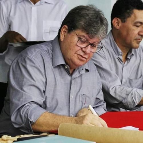 João Azevêdo lança edital do concurso com mil vagas para o magistério nesta quarta-feira