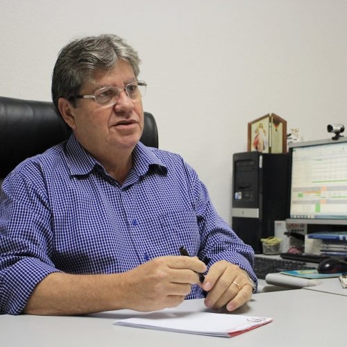 João Azevedo anuncia parcela do 13º salário para junho
