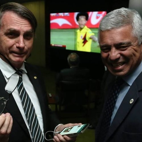 Aliado de Bolsonaro diz que ataque em Suzano seria evitado se professores estivessem armados