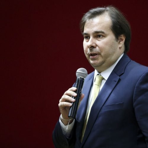 Rodrigo Maia diz que governo não tem agenda e que o país está a beira de um colapso social