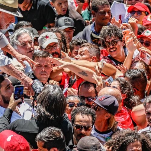 Lula afirma que PT entrará na Justiça contra suspensão de canal