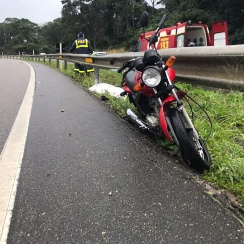 Motociclista morre em acidente na BR-101, em Santa Rita