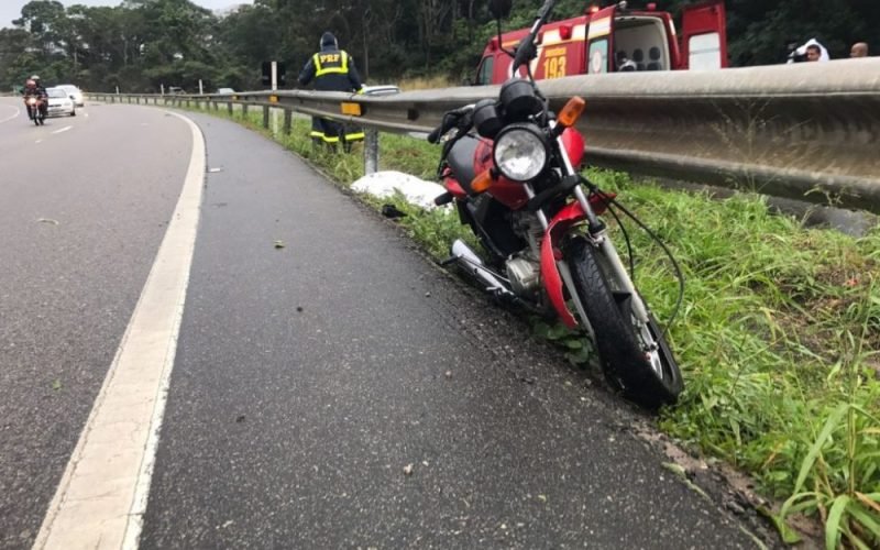Motociclista morre em acidente na BR-101, em Santa Rita