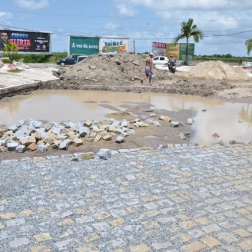 Chuvas atrasam obras no giradouro do Tibiri II