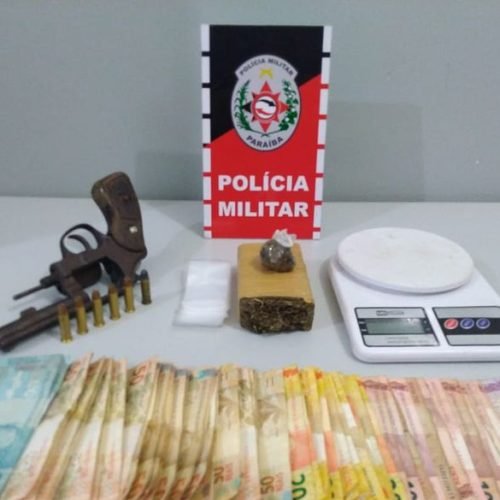 PM apreende armas de fogo e drogas em Santa Rita