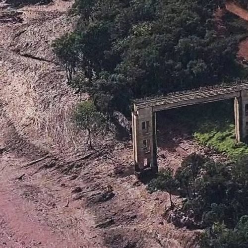 9 morreram e mais de 300 continuam desaparecidos