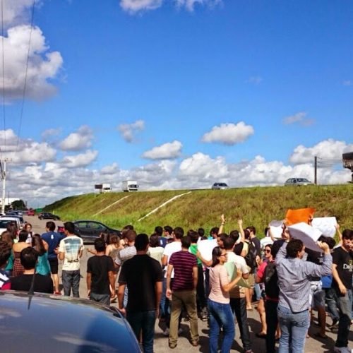 Estudantes de Direito da UFPB de Santa Rita fazem protesto