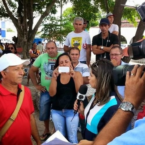 Servidores fazem manifestação na sede da secretaria de saúde em Santa Rita