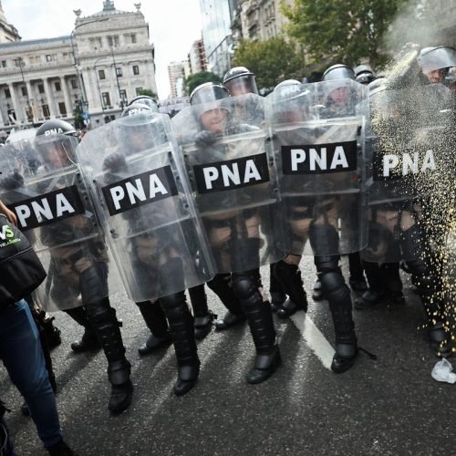 Ajuste de Milei reduz número de novos aposentados em 53% na Argentina