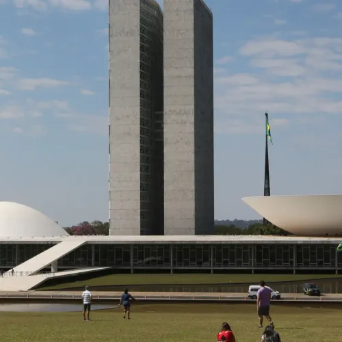 Calendário especial pode acelerar votação da PEC do fim da escala 6×1