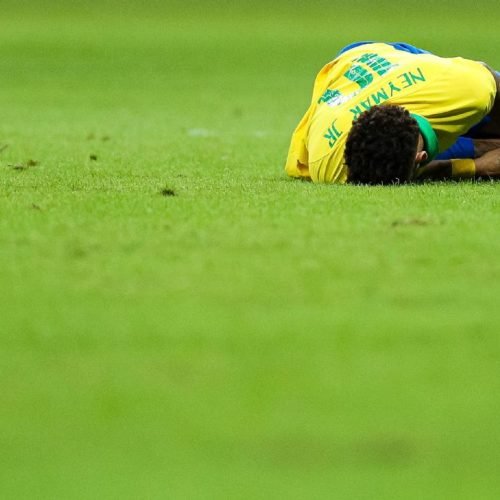 Entorse no tornozelo tira Neymar da Copa América