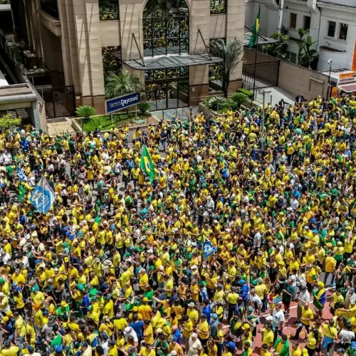 Campanha de Flávio Bolsonaro realiza manifestação na Paulista
