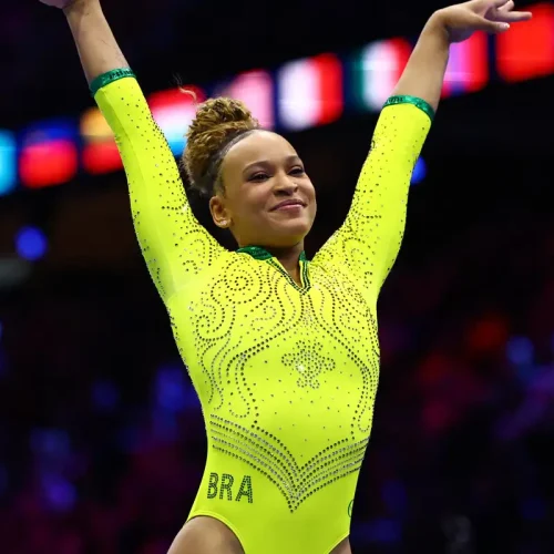 Rebeca, Flavinha e Lorrane avançam às finais do Mundial de Ginástica