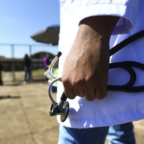 Congresso aprova exame obrigatório para exercício da medicina