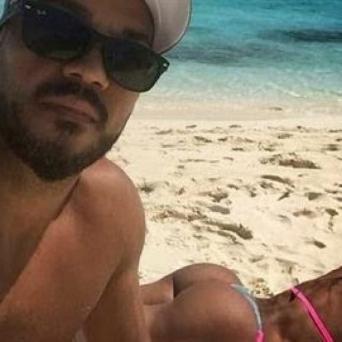 Belo exibe bumbum de Gracyanne durante selfie nas Bahamas