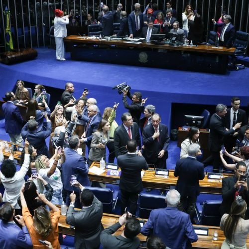 Imprensa estrangeira vê vitória de Lula em aprovação do fim da 6×1