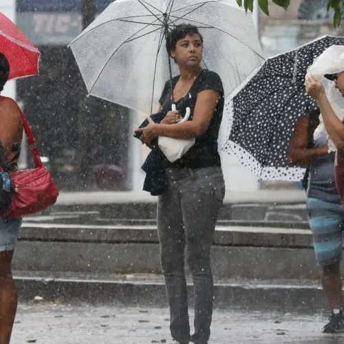 Inmet alerta para chuvas no Norte, Sudeste e Centro-Oeste