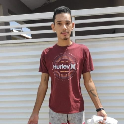 Jovem preso por roubo estava em casa no momento do crime