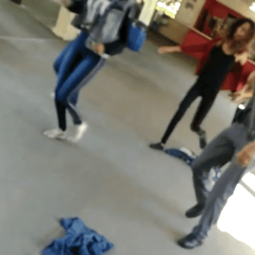Atiradores invadem escola na grande São Paulo e atiram contra crianças; há mortos