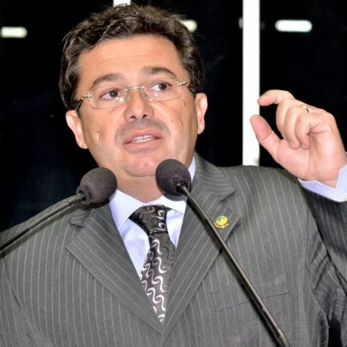 Senador Vital Filho é apontado como favorito para o Ministério da Integração