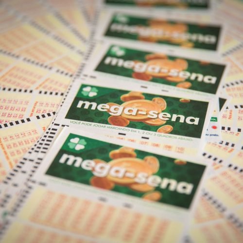 Mega-Sena pode pagar prêmio de R$ 25 milhões neste sábado