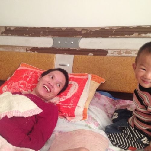 Mulher chinesa que entrou em coma grávida acorda com a voz do filho